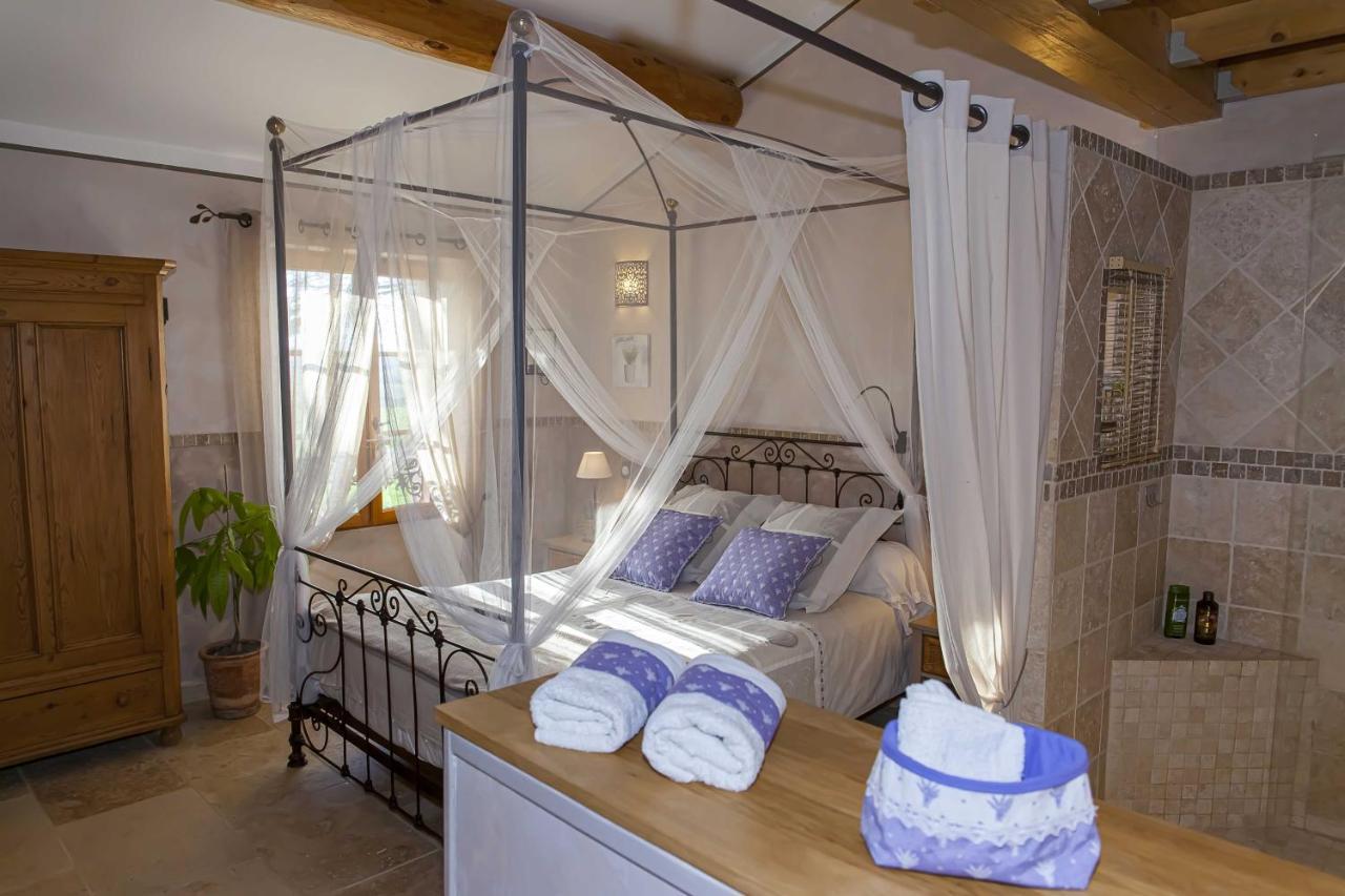 Mas Des Rabasses Bed and Breakfast Le Pontet  Εξωτερικό φωτογραφία