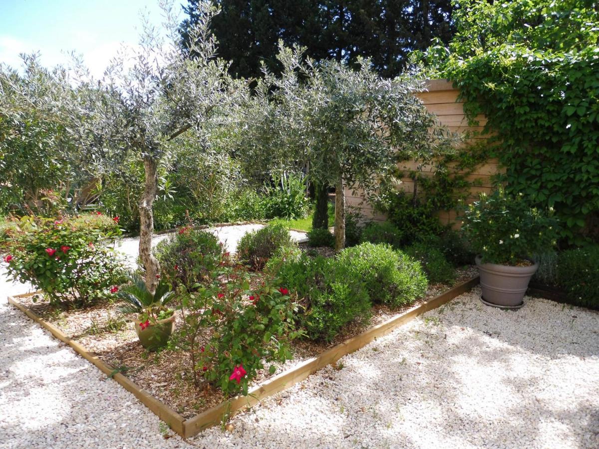 Mas Des Rabasses Bed and Breakfast Le Pontet  Εξωτερικό φωτογραφία